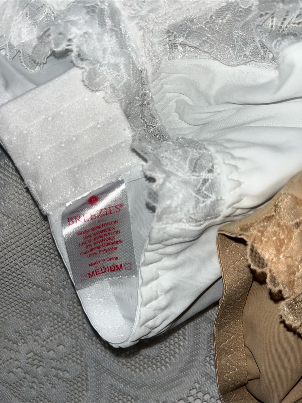 Breezies Set of 2 Lace Soft Support Wirefree Bra NIB M - Picture 3 of 6